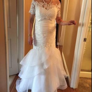 Paloma Blanca Wedding dress altered to fit aprx US size 12.